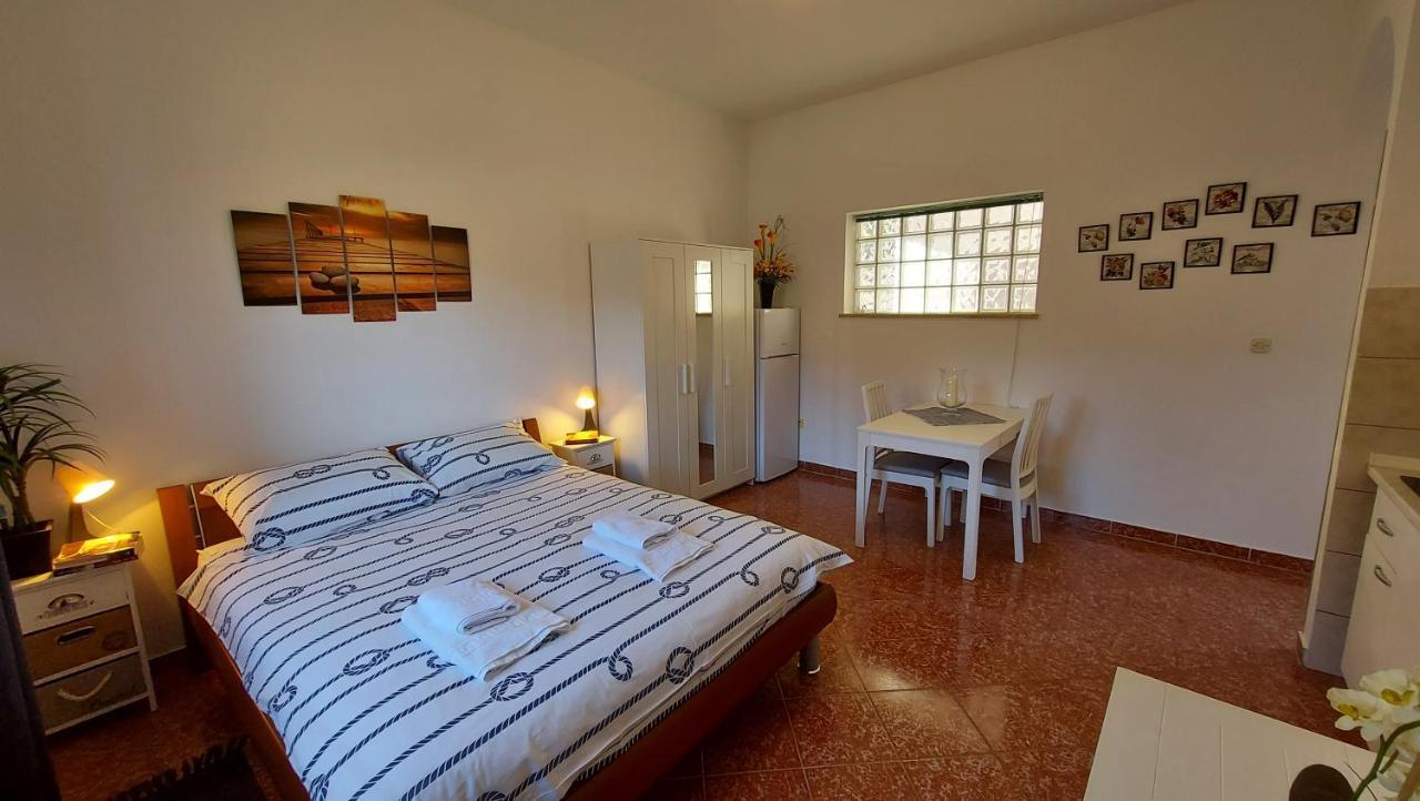 Soline Ada Apartman Pjescana Uvala Kültér fotó