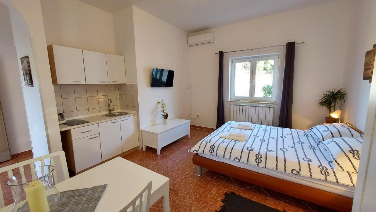 Soline Ada Apartman Pjescana Uvala Kültér fotó