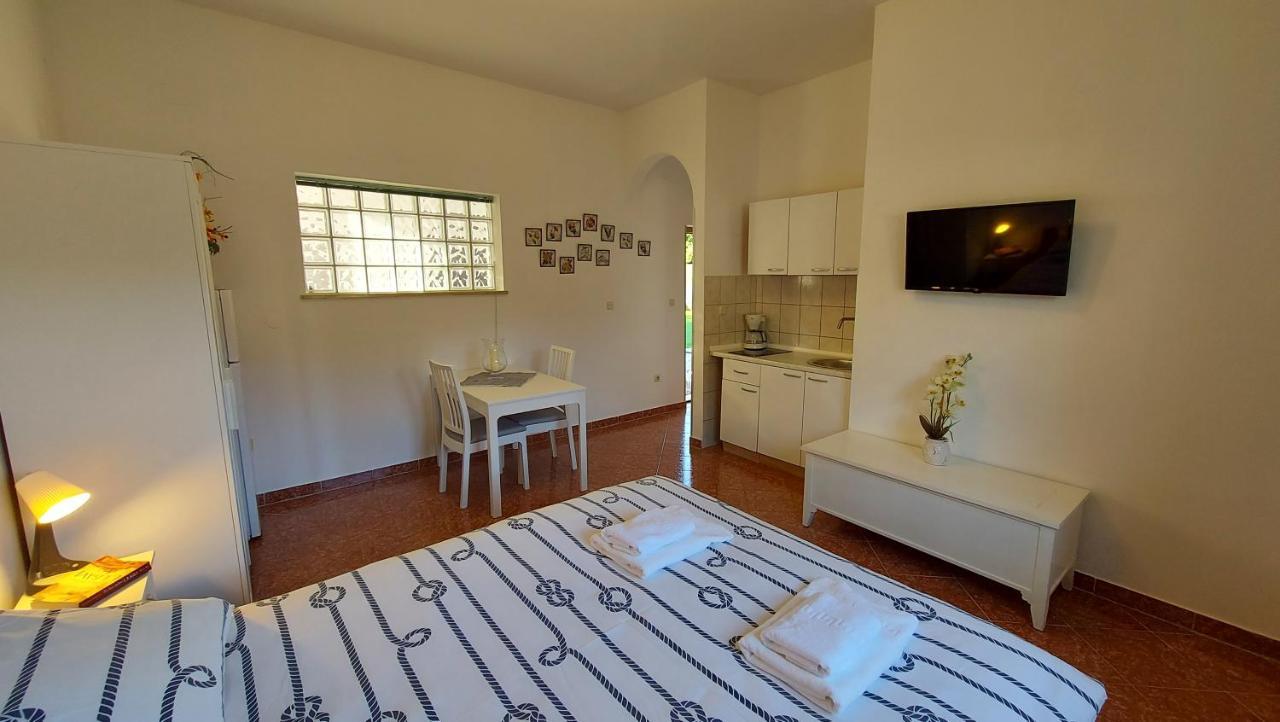 Soline Ada Apartman Pjescana Uvala Kültér fotó